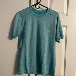 Lululemon Men's Short Sleeve Shirt / Size M